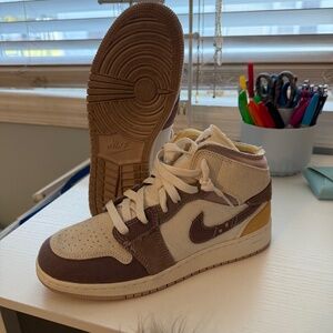 Air Jordan 1 Mid SE Craft Taupe Haze